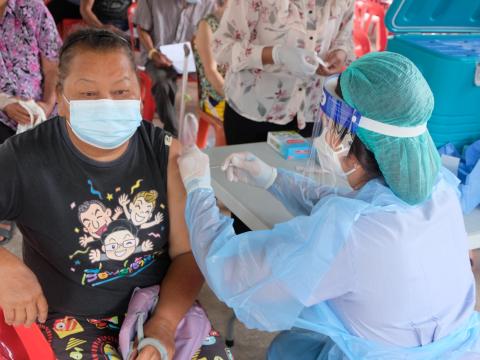 สนับสนุนสถานที่ให้บริการหน่วยบริการฉีดวัคซีนป้องกันโรคติดเชื้อไว